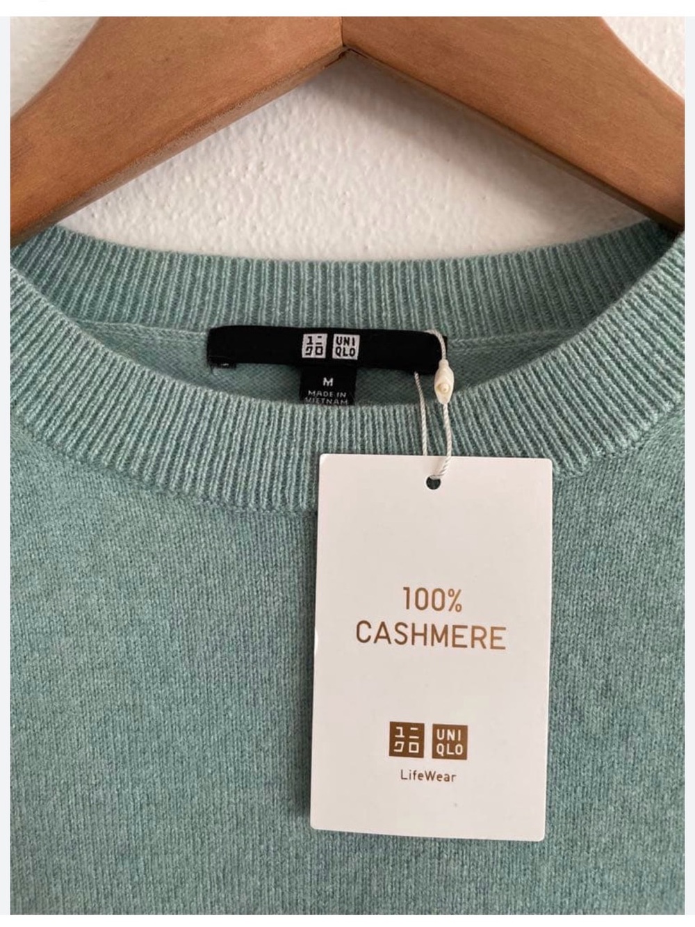 Uniqlo 100% Cashmere women Crewneck Sweater in Seafoam Green medium knit/wool